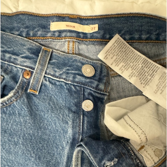 WORN ONCE wedgie jeans Levi’s - Picture 5 of 6
